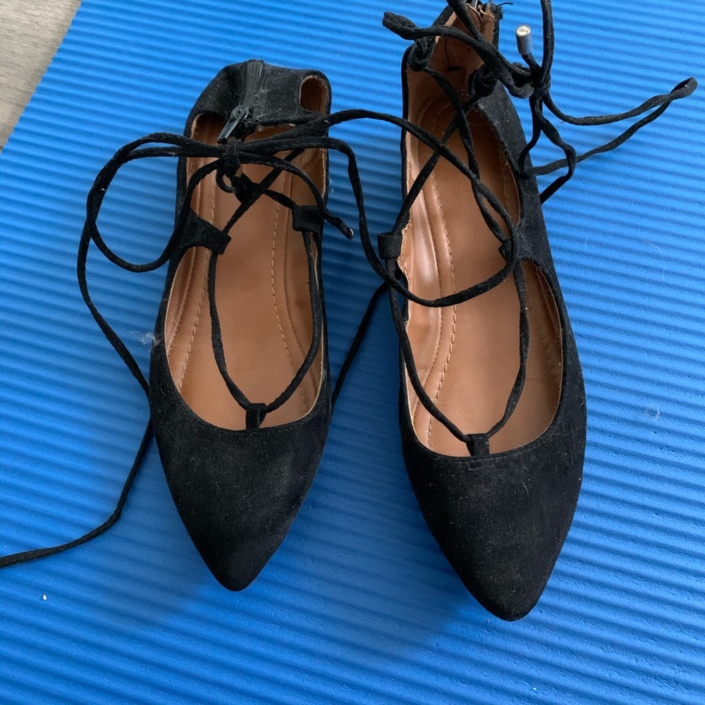 black closed toe lace up shoes!